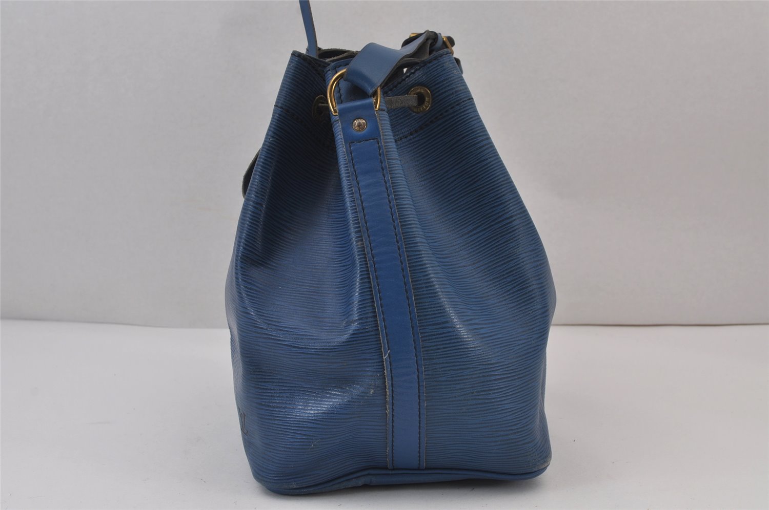 Authentic Louis Vuitton Epi Petit Noe Shoulder Drawstring Bag M44105 Blue 8340J