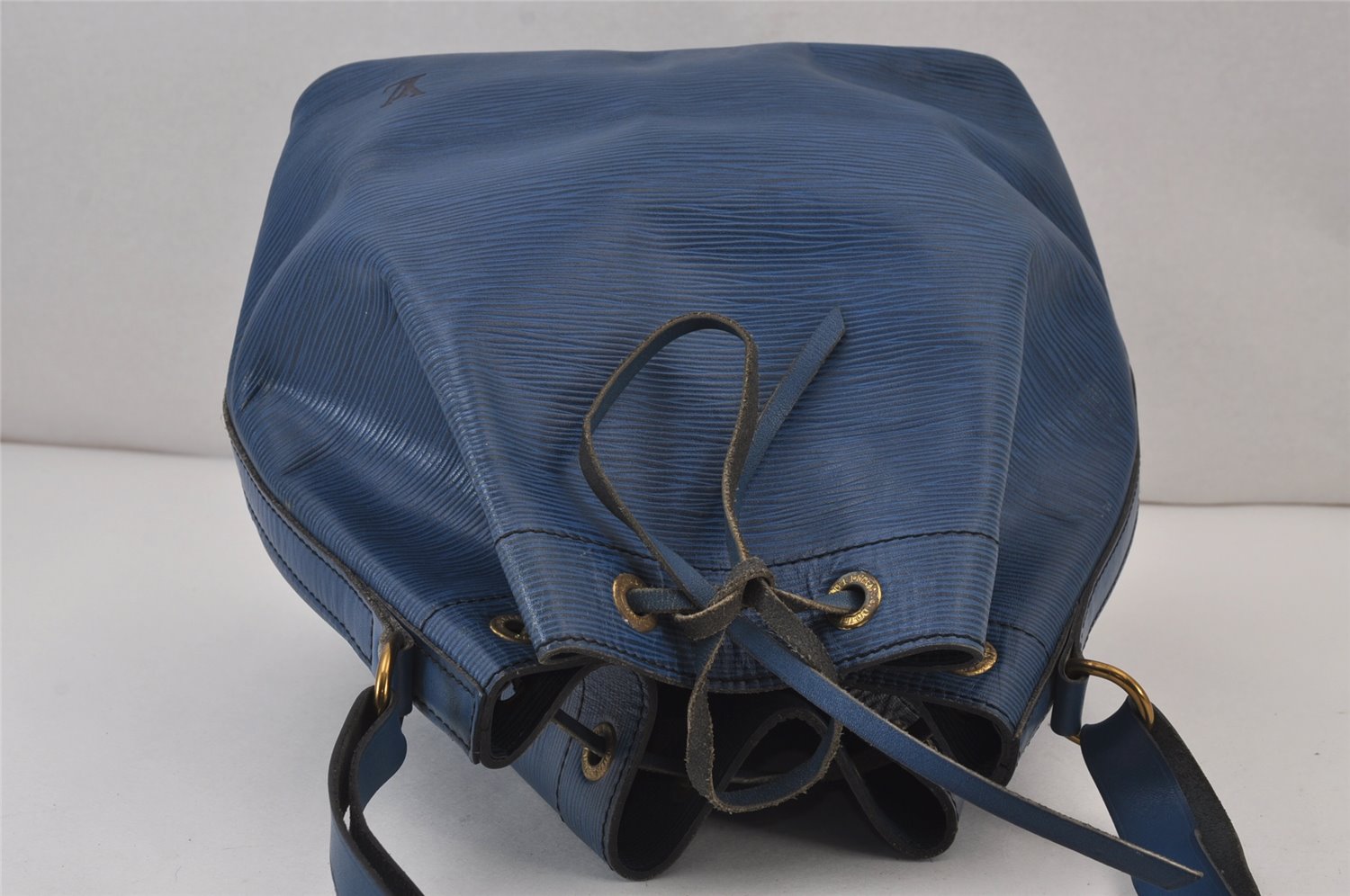 Authentic Louis Vuitton Epi Petit Noe Shoulder Drawstring Bag M44105 Blue 8340J