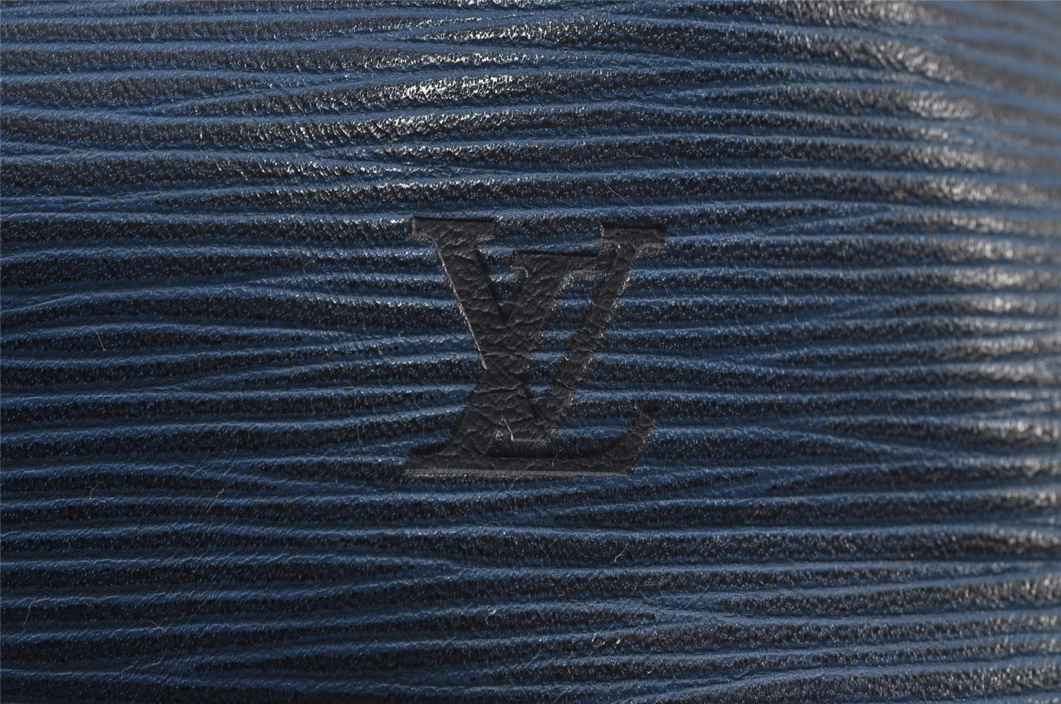 Authentic Louis Vuitton Epi Petit Noe Shoulder Drawstring Bag M44105 Blue 8340J