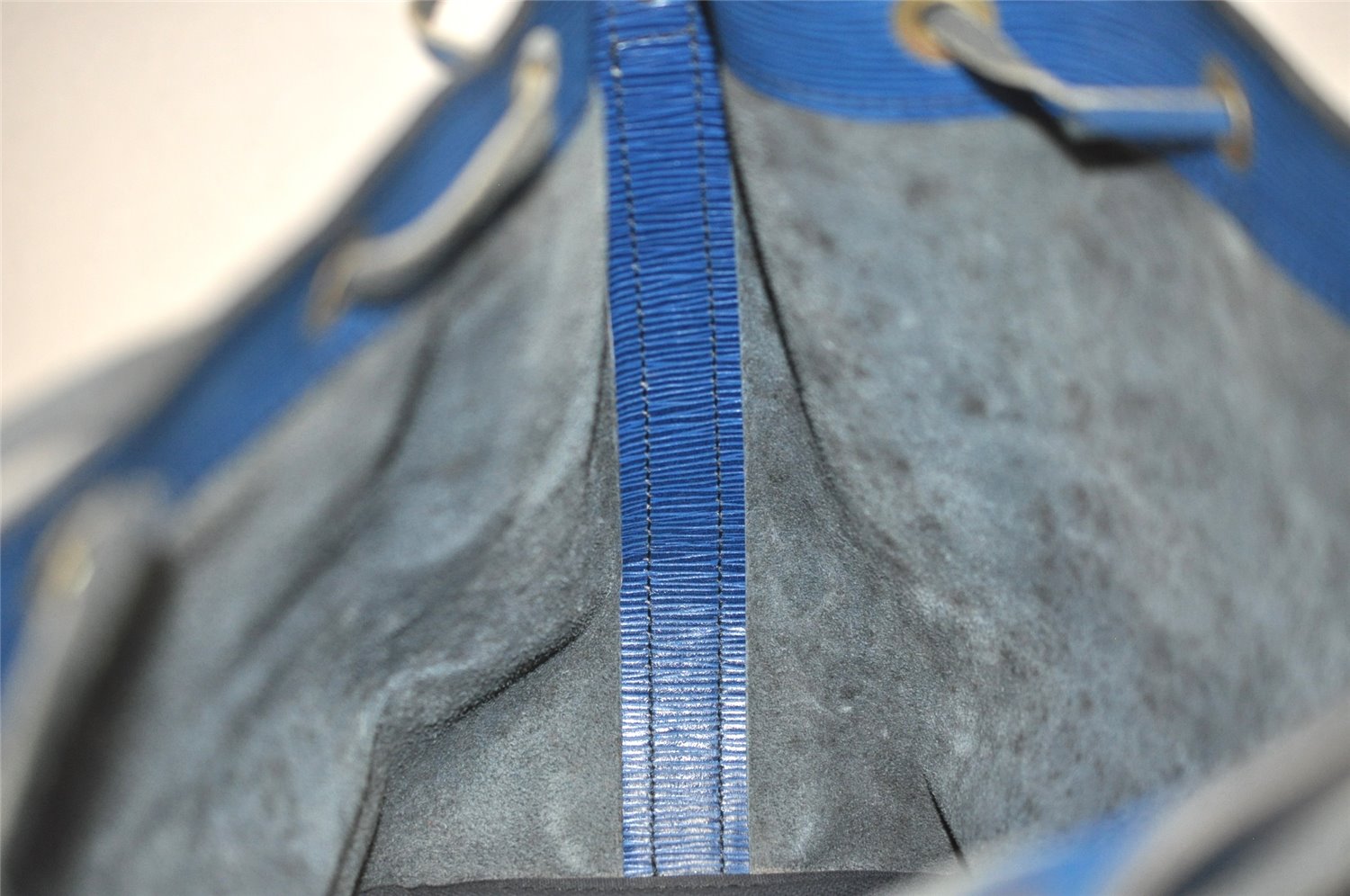 Authentic Louis Vuitton Epi Petit Noe Shoulder Drawstring Bag M44105 Blue 8340J