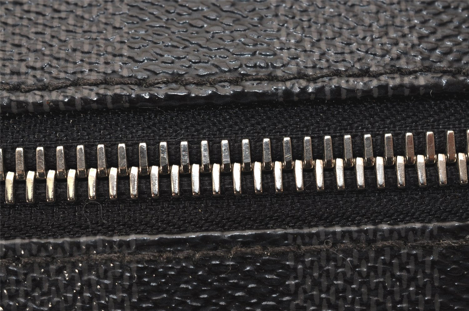 Authentic Louis Vuitton Damier Graphite District MM N41272 Shoulder Bag 8342J