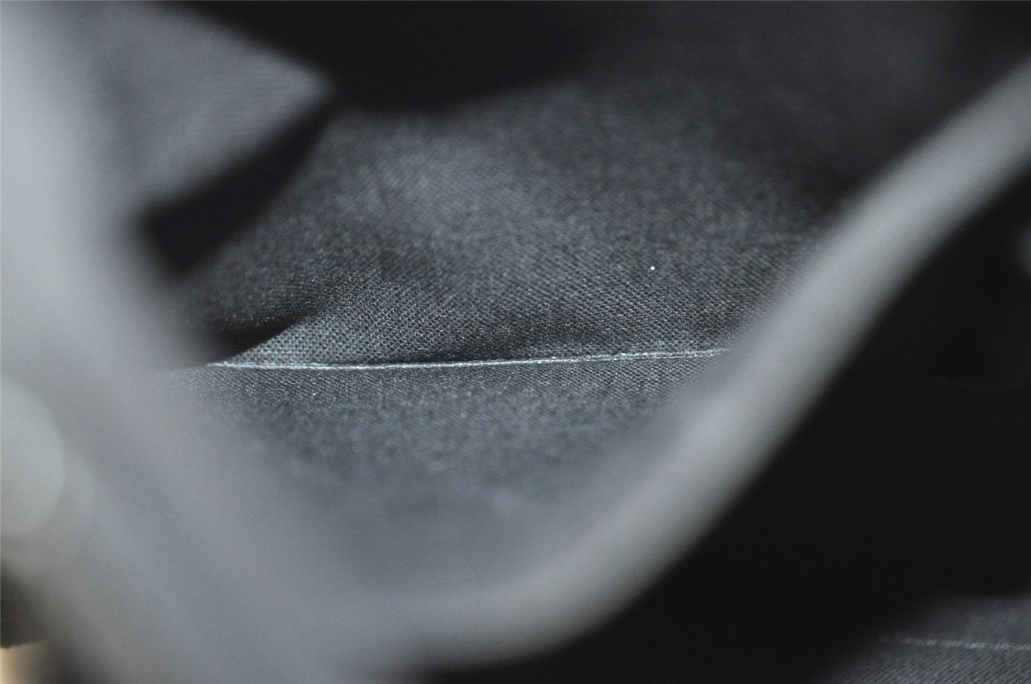 Authentic Louis Vuitton Damier Graphite District MM N41272 Shoulder Bag 8342J