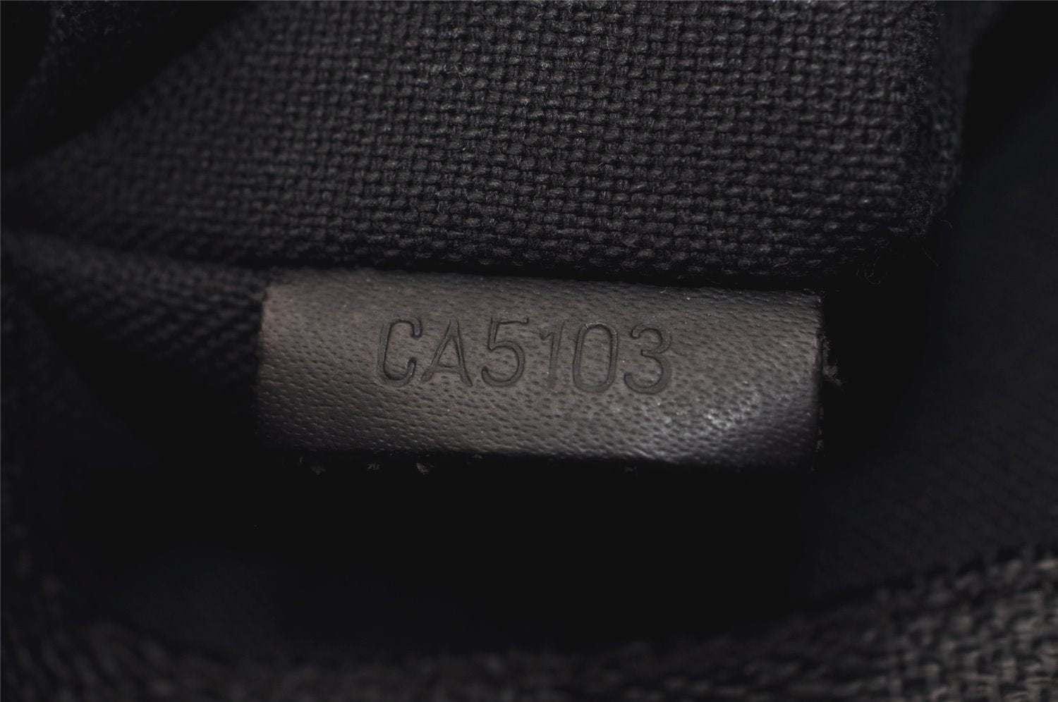 Authentic Louis Vuitton Damier Graphite District MM N41272 Shoulder Bag 8342J