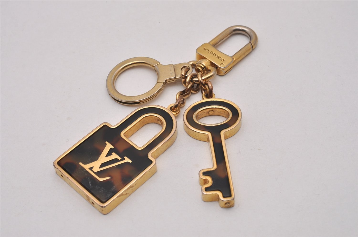 Auth Louis Vuitton Porte Cles Confidence Charm Key Ring Gold M65088 LV 8343I