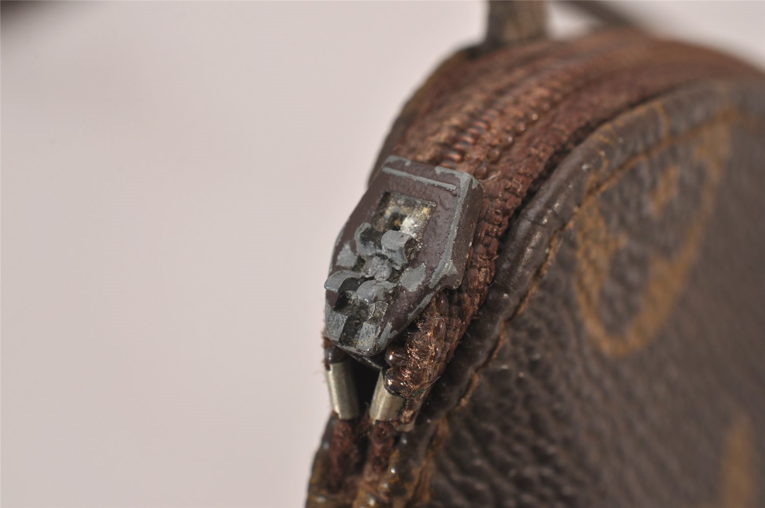 Authentic Louis Vuitton Monogram Pochette Secret M45484 Shoulder Bag Junk 8353I