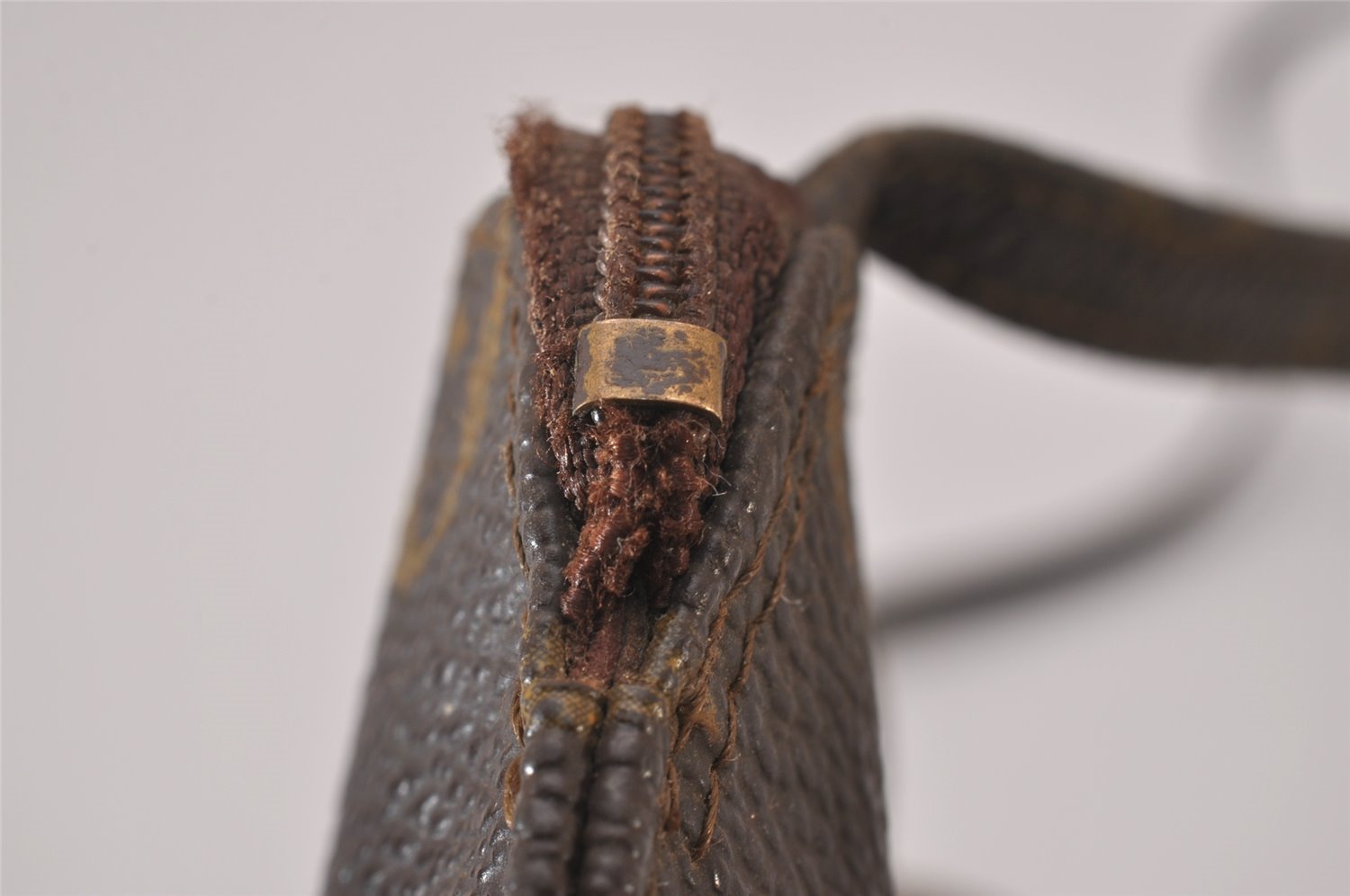 Authentic Louis Vuitton Monogram Pochette Secret M45484 Shoulder Bag Junk 8353I