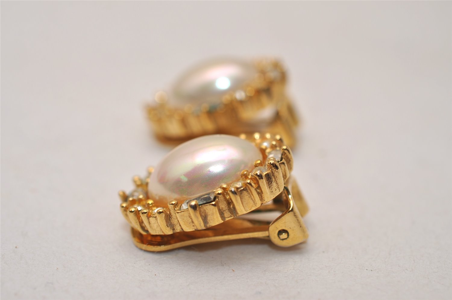 Authentic Christian Dior Rhinestone Imitation Pearl Clip-on Earrings Gold 8378J