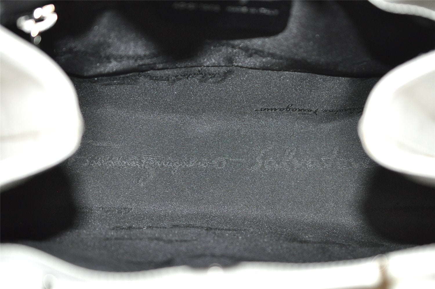 Authentic Salvatore Ferragamo Gancini Leather Hand Tote Bag Purse White 8398I