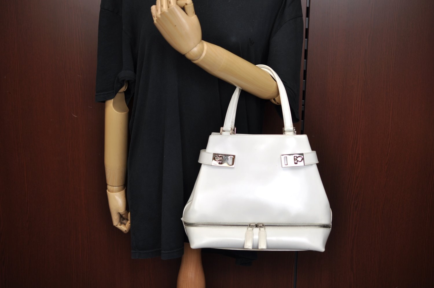 Authentic Salvatore Ferragamo Gancini Leather Hand Tote Bag Purse White 8398I