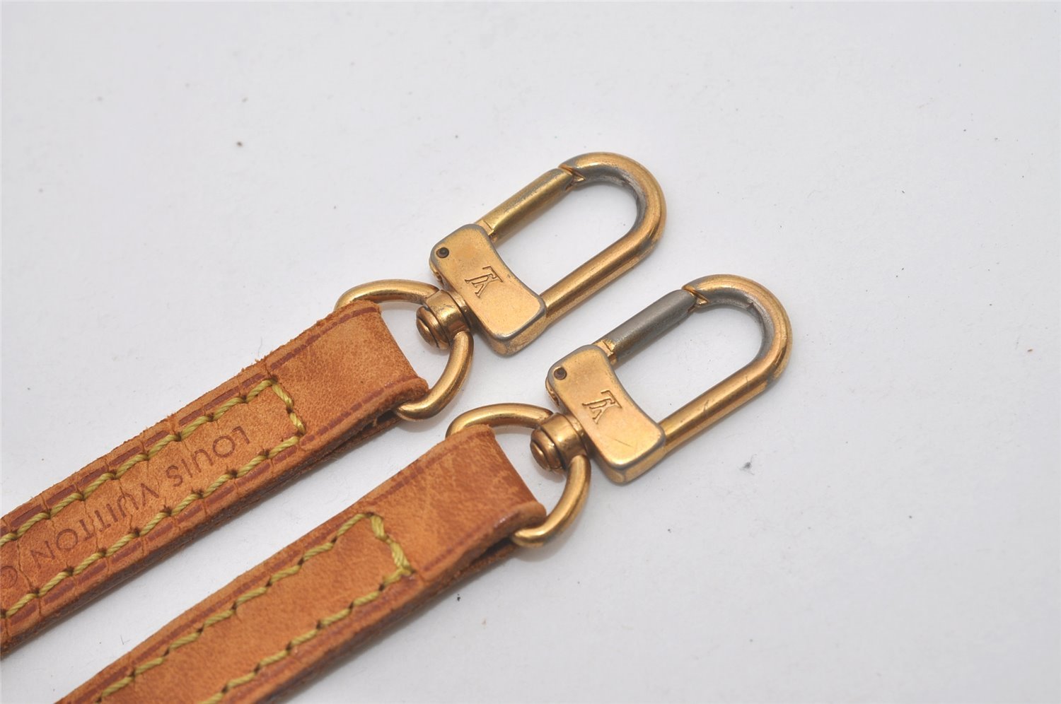 Authentic Louis Vuitton Leather Shoulder Strap Beige 49.8