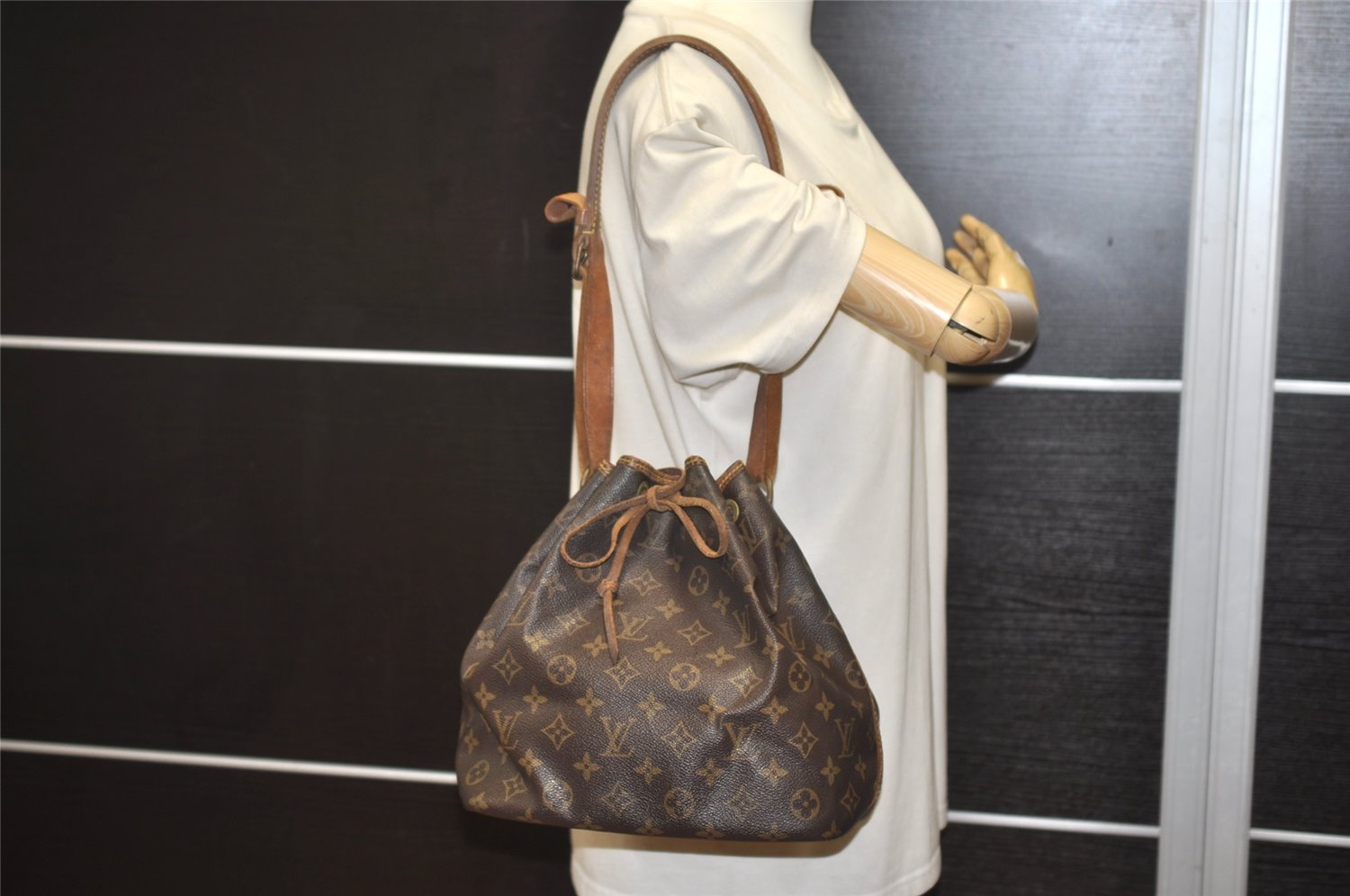 Authentic Louis Vuitton Monogram Petit Noe M42226 Shoulder Drawstring Bag 8413J