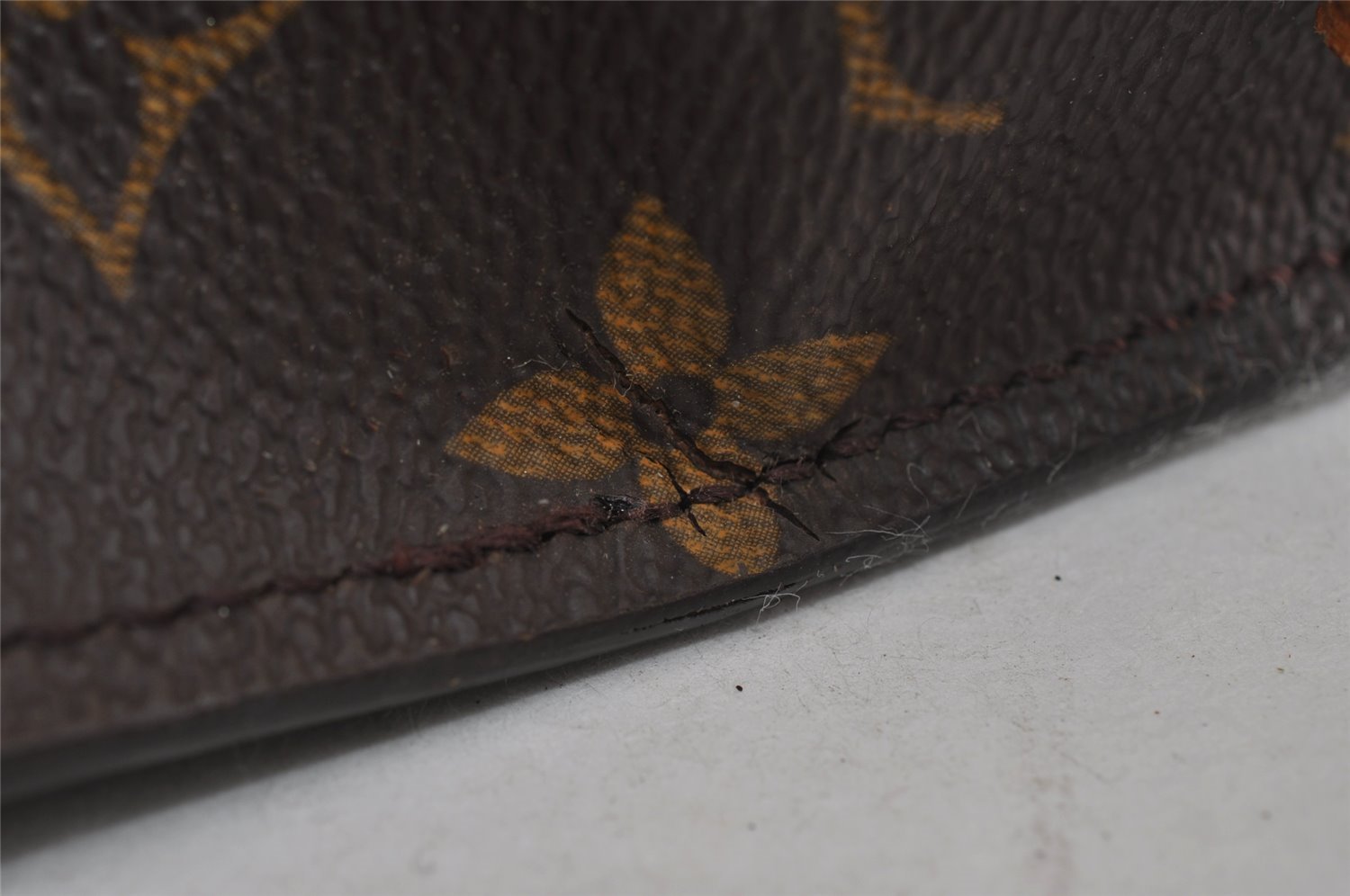 Authentic Louis Vuitton Monogram Saint Cloud GM M51242 Shoulder Cross Bag 8422I