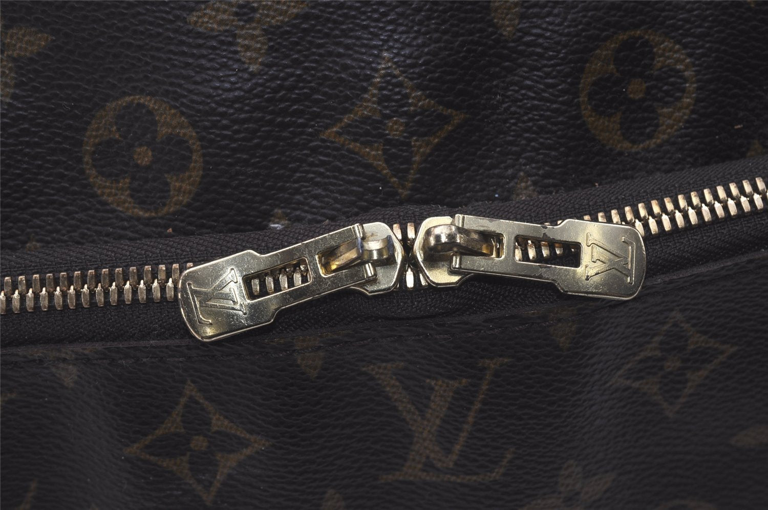 Authentic Louis Vuitton Monogram Evasion PM Boston Travel Bag M41443 LV 8425I