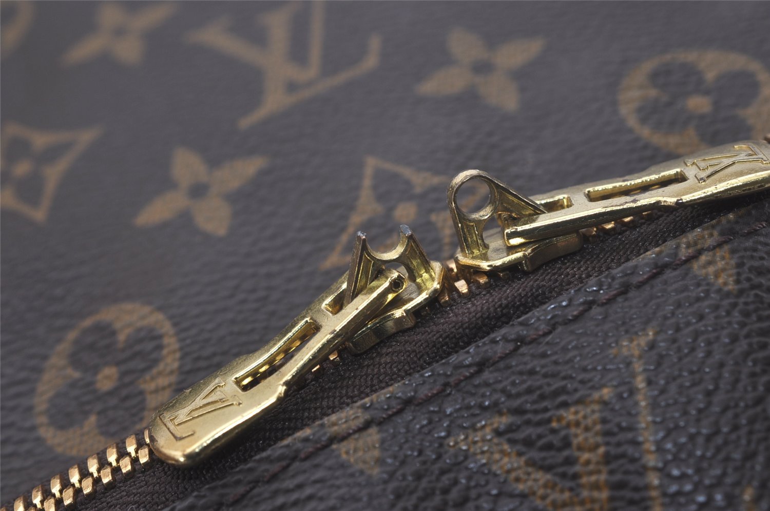 Authentic Louis Vuitton Monogram Evasion PM Boston Travel Bag M41443 LV 8425I