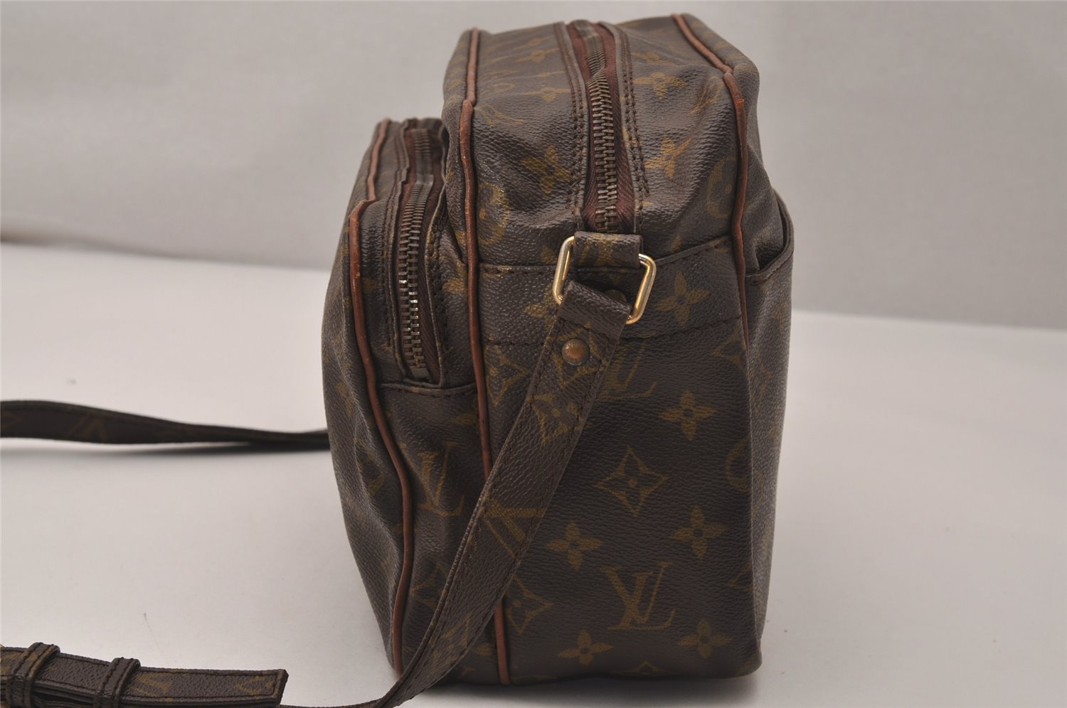 Authentic Louis Vuitton Monogram Nile Shoulder Cross Body Bag Old Model LV 8438J