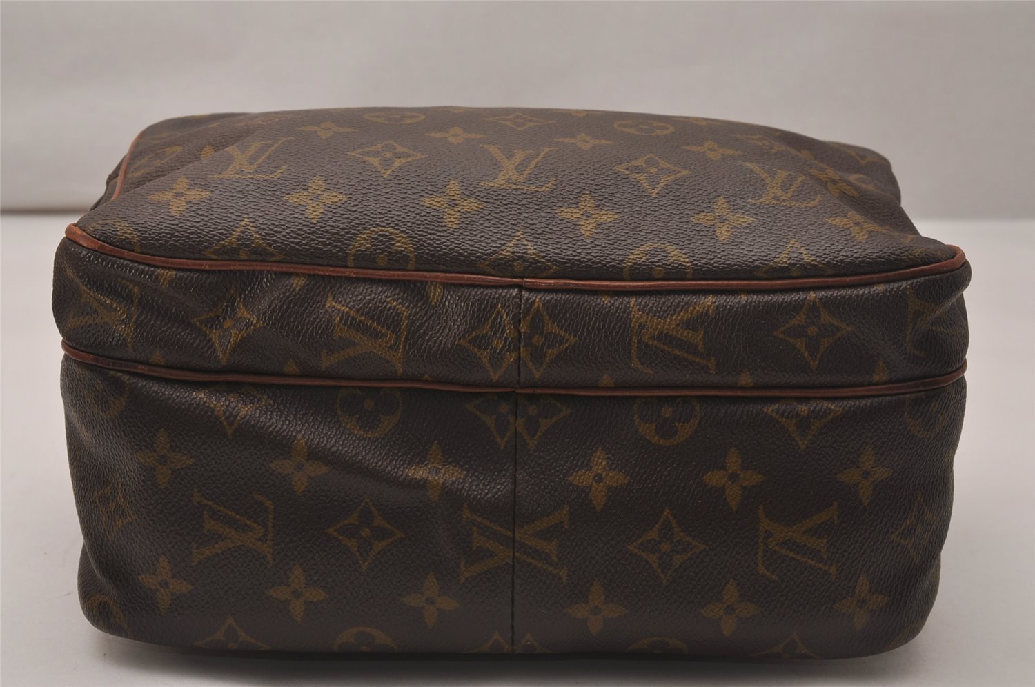 Authentic Louis Vuitton Monogram Nile Shoulder Cross Body Bag Old Model LV 8438J