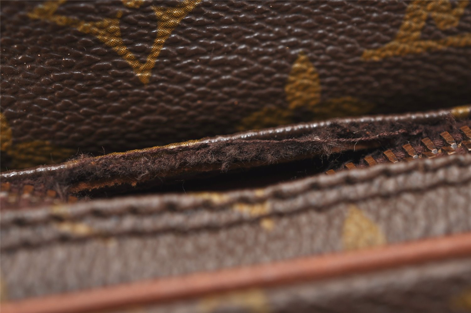 Authentic Louis Vuitton Monogram Nile Shoulder Cross Body Bag Old Model LV 8438J