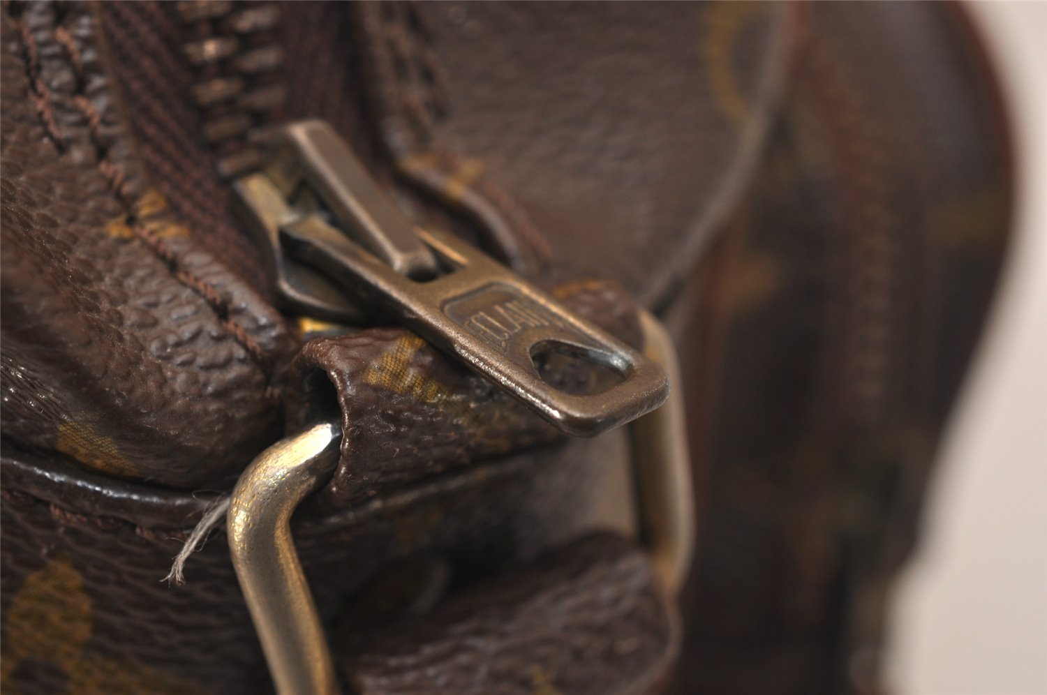 Authentic Louis Vuitton Monogram Nile Shoulder Cross Body Bag Old Model LV 8438J