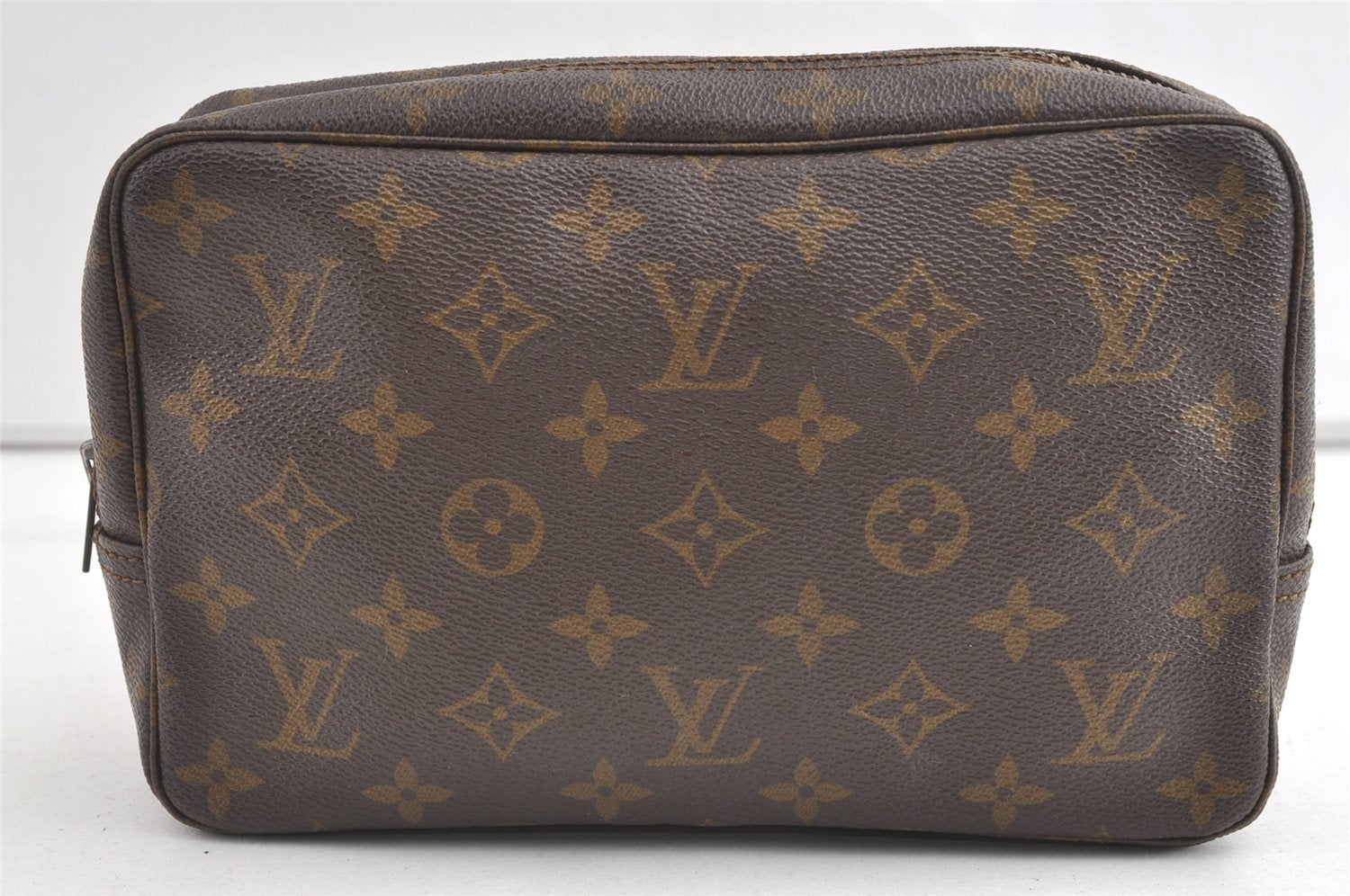 Auth Louis Vuitton Monogram Trousse Toilette 23 Clutch Hand Bag Old Model 8442J
