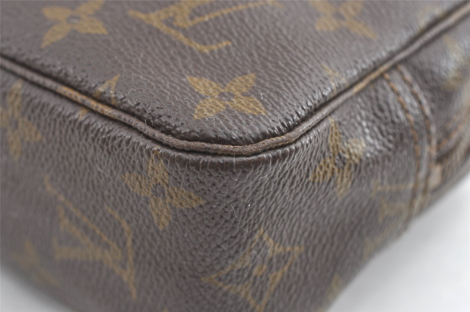 Auth Louis Vuitton Monogram Trousse Toilette 23 Clutch Hand Bag Old Model 8442J