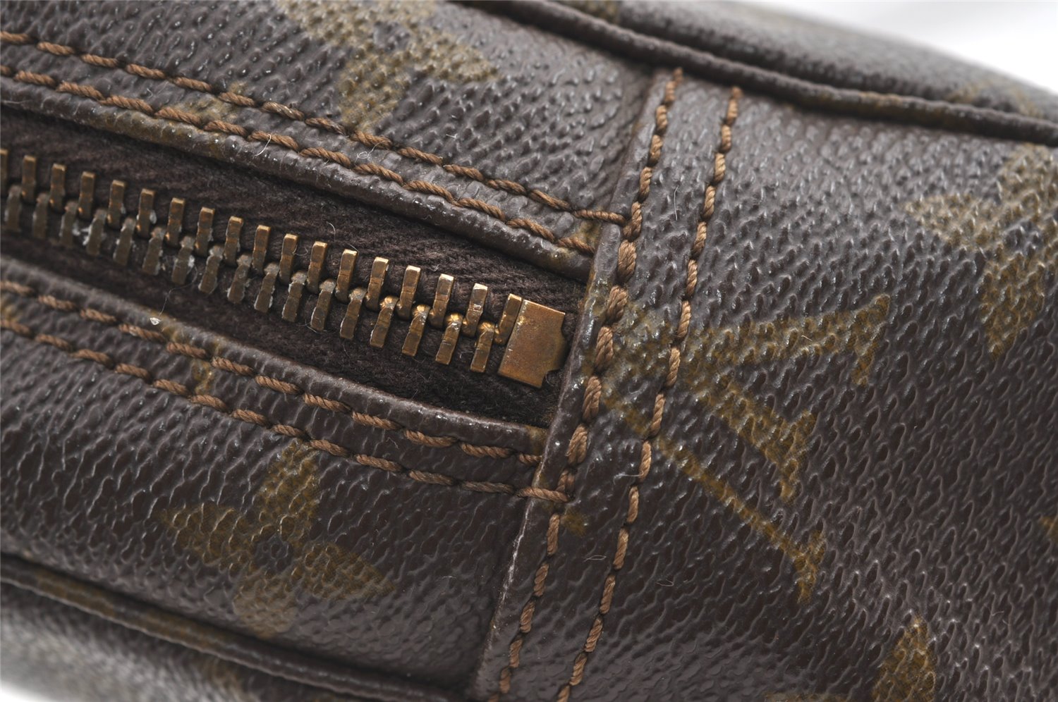 Auth Louis Vuitton Monogram Trousse Toilette 23 Clutch Hand Bag Old Model 8442J