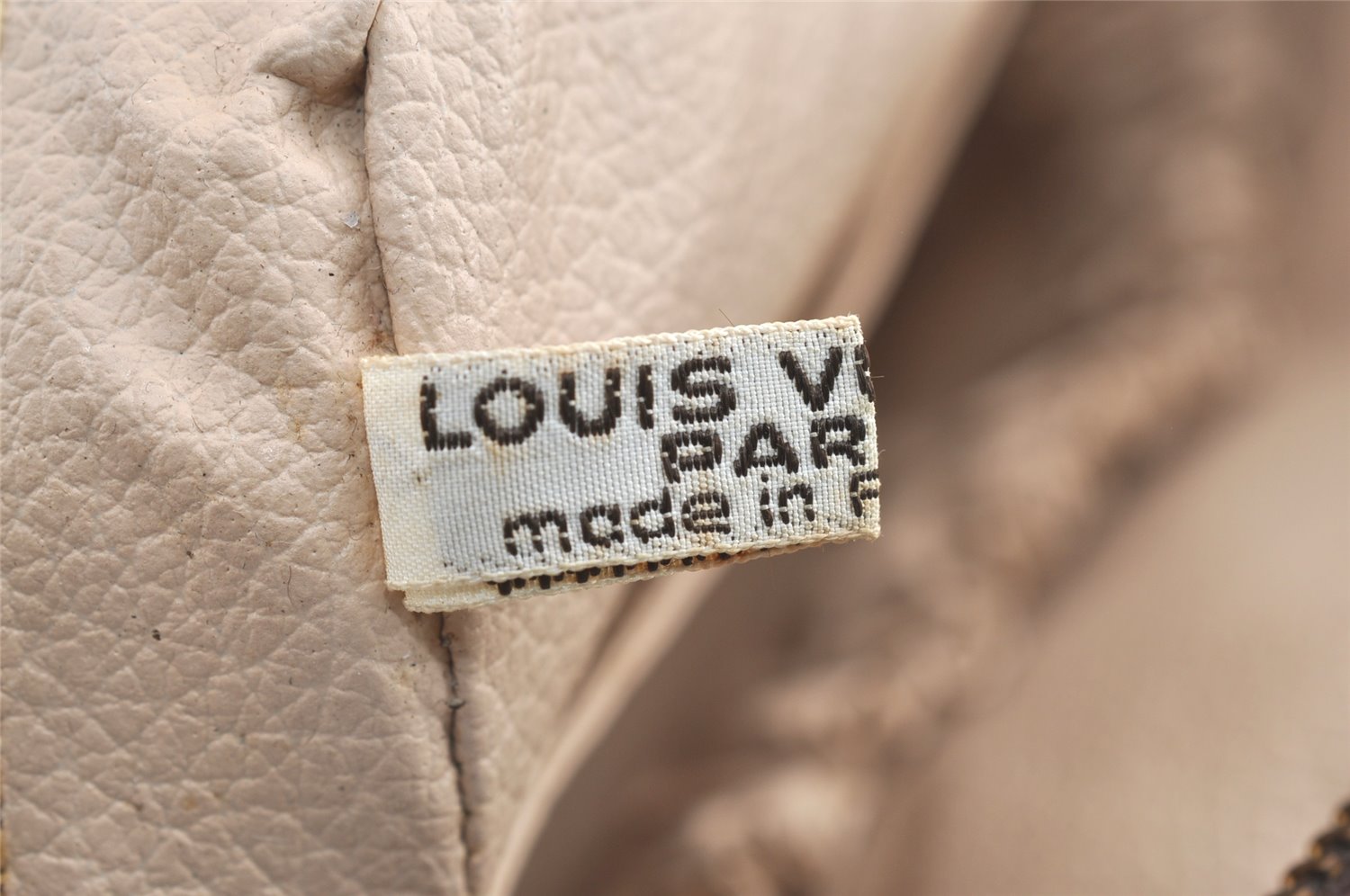 Auth Louis Vuitton Monogram Trousse Toilette 23 Clutch Hand Bag Old Model 8442J