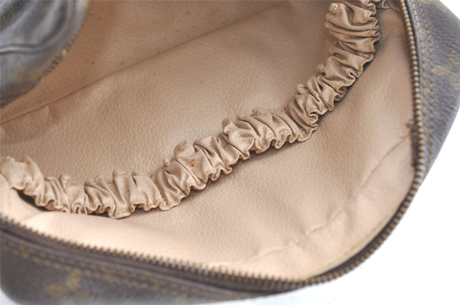 Auth Louis Vuitton Monogram Trousse Toilette 23 Clutch Hand Bag Old Model 8442J