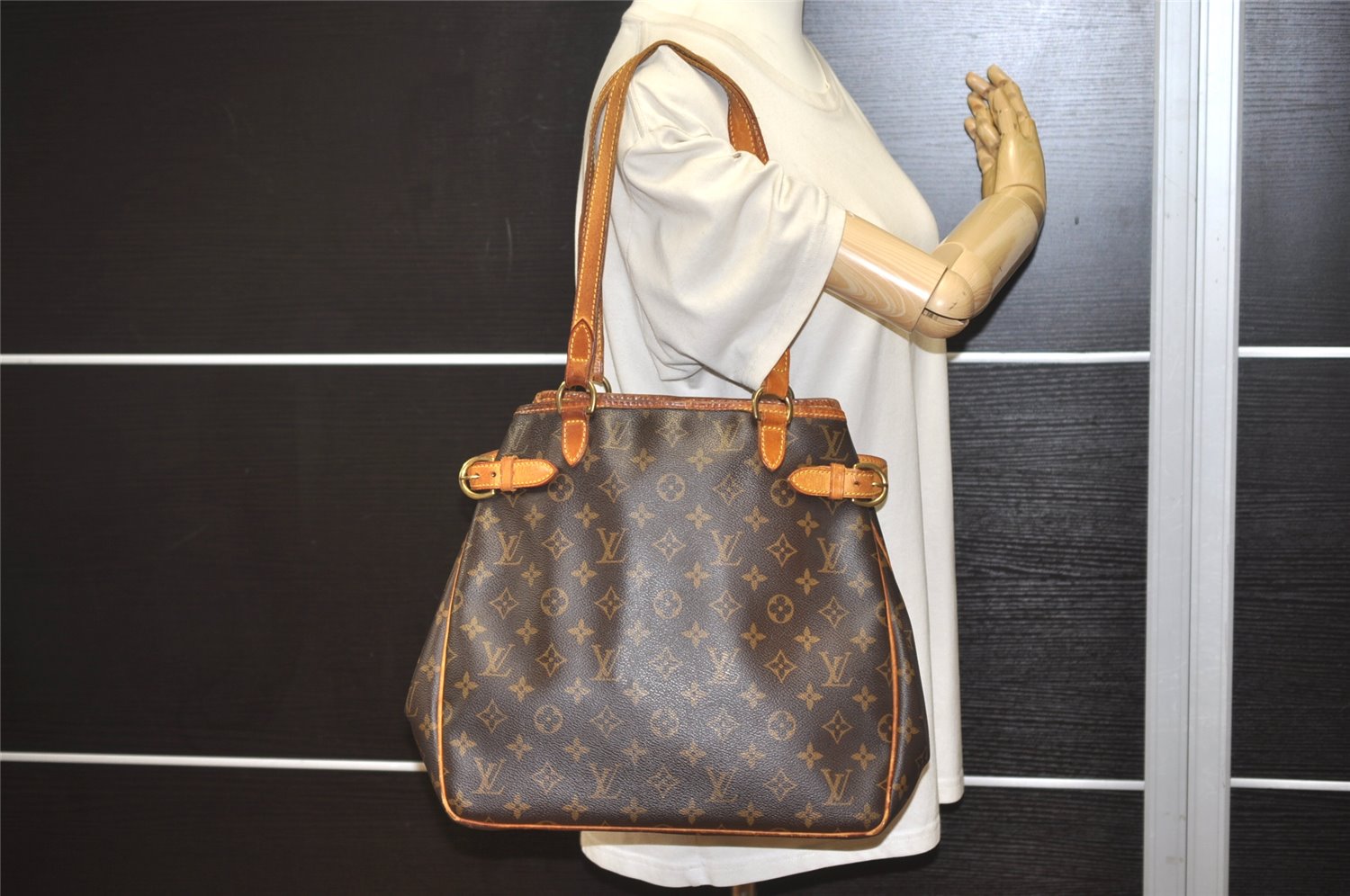 Authentic Louis Vuitton Monogram Batignolles Vertical Tote Bag M51153 LV 8444J