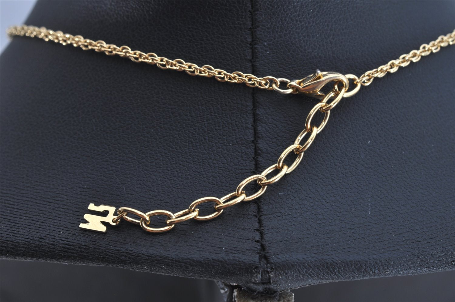 Authentic NINA RICCI Vintage Gold Tone Rhinestone Chain Pendant Necklace  8448J