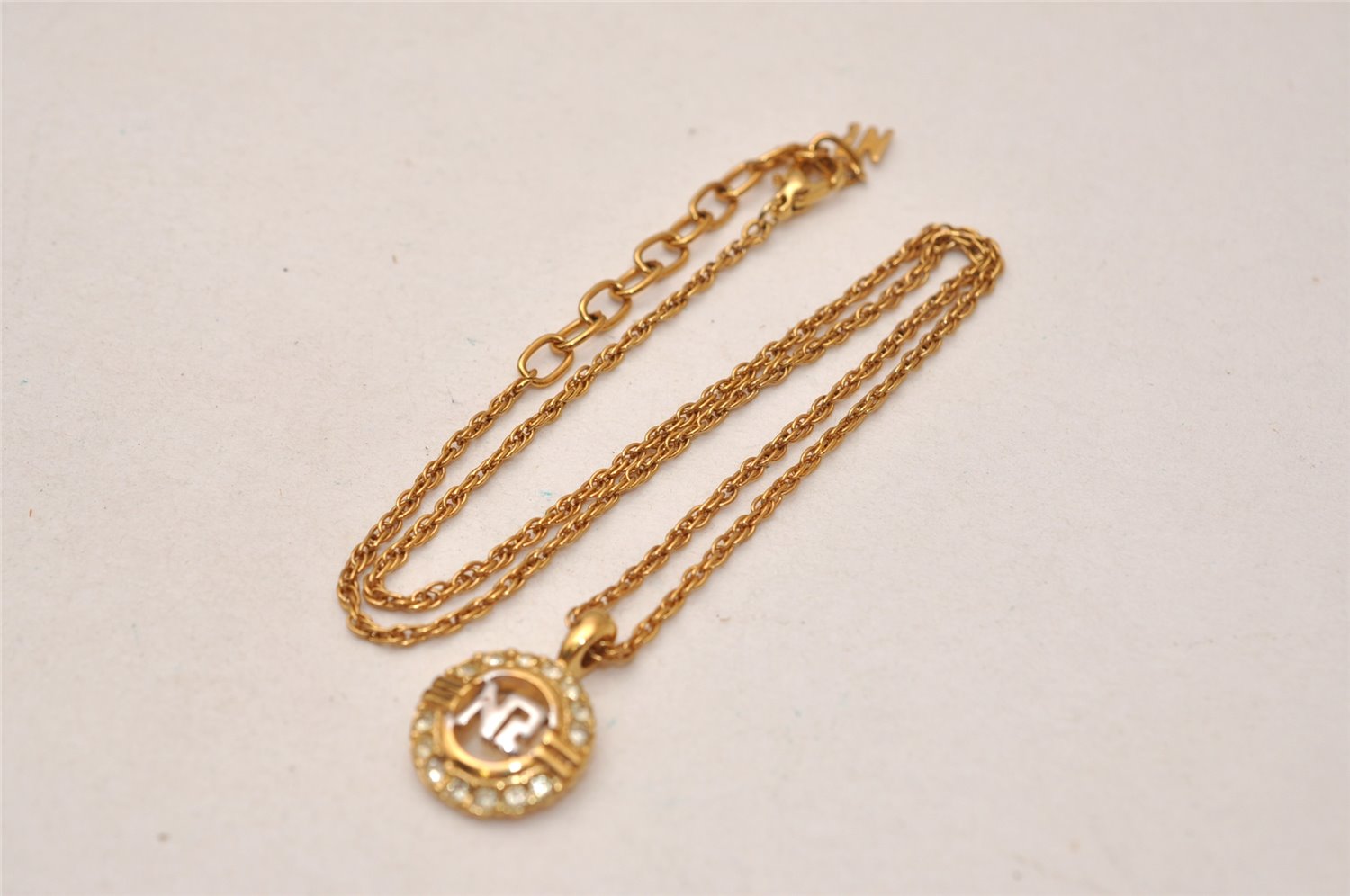 Authentic NINA RICCI Vintage Gold Tone Rhinestone Chain Pendant Necklace  8449J