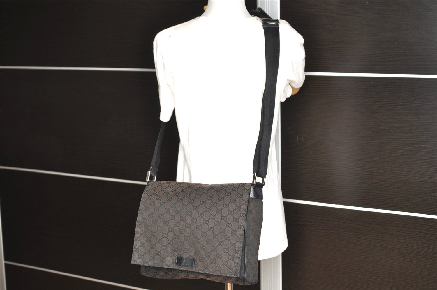 Authentic GUCCI Shoulder Cross Body Bag GG Canvas Leather 146236 Black 8451I