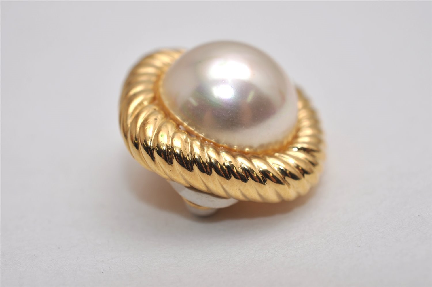 Authentic NINA RICCI Vintage Clip-on Imitation Pearl Earrings Gold Tone 8452J