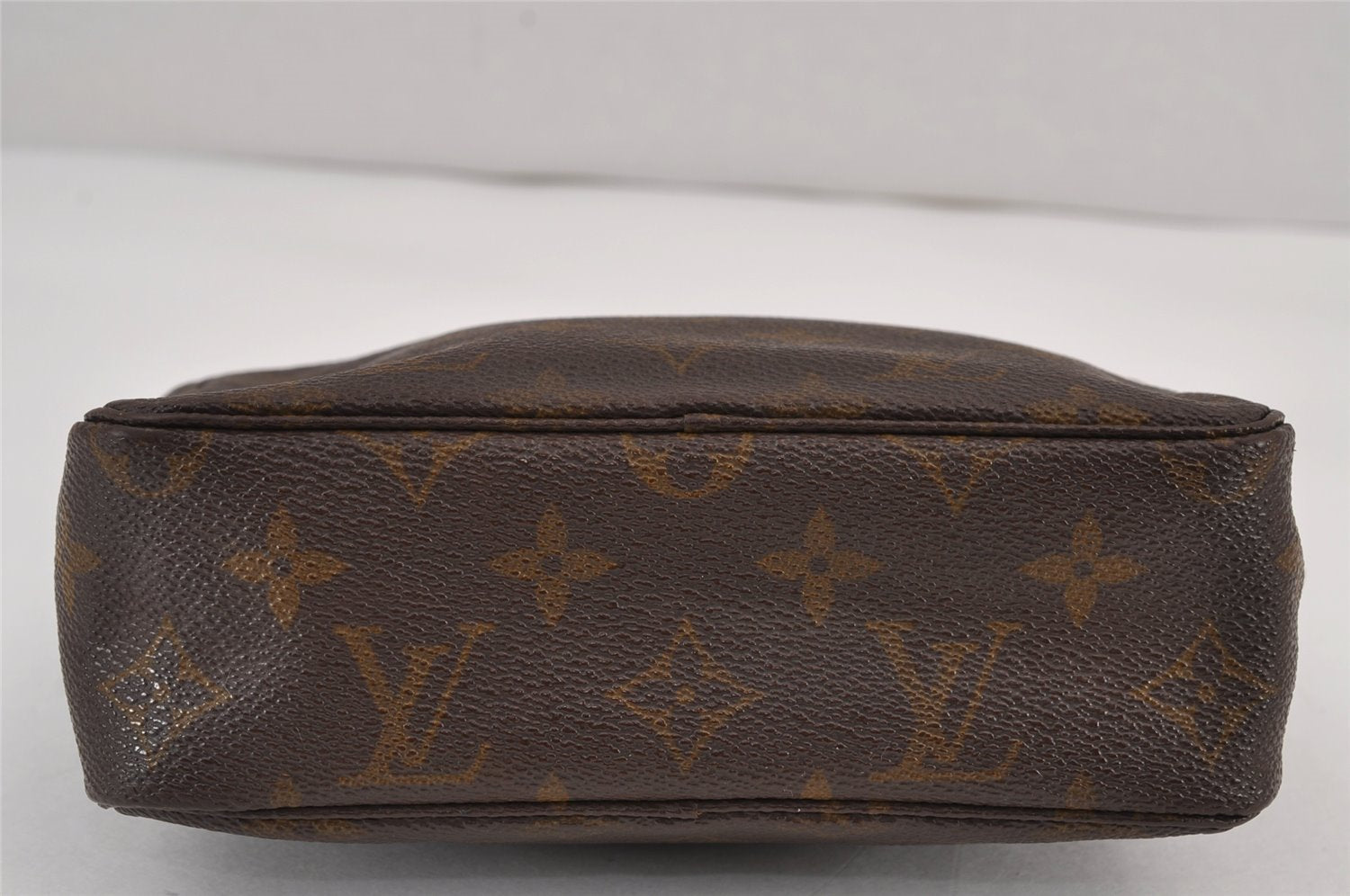 Auth Louis Vuitton Monogram Trousse Toilette 18 Clutch Hand Bag Old Model 8459J