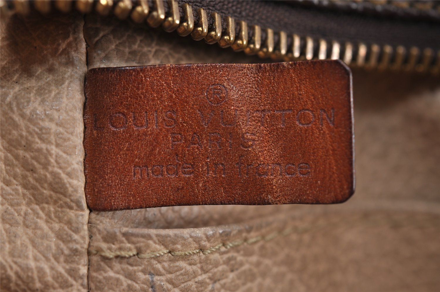 Auth Louis Vuitton Monogram Trousse Toilette 18 Clutch Hand Bag Old Model 8459J