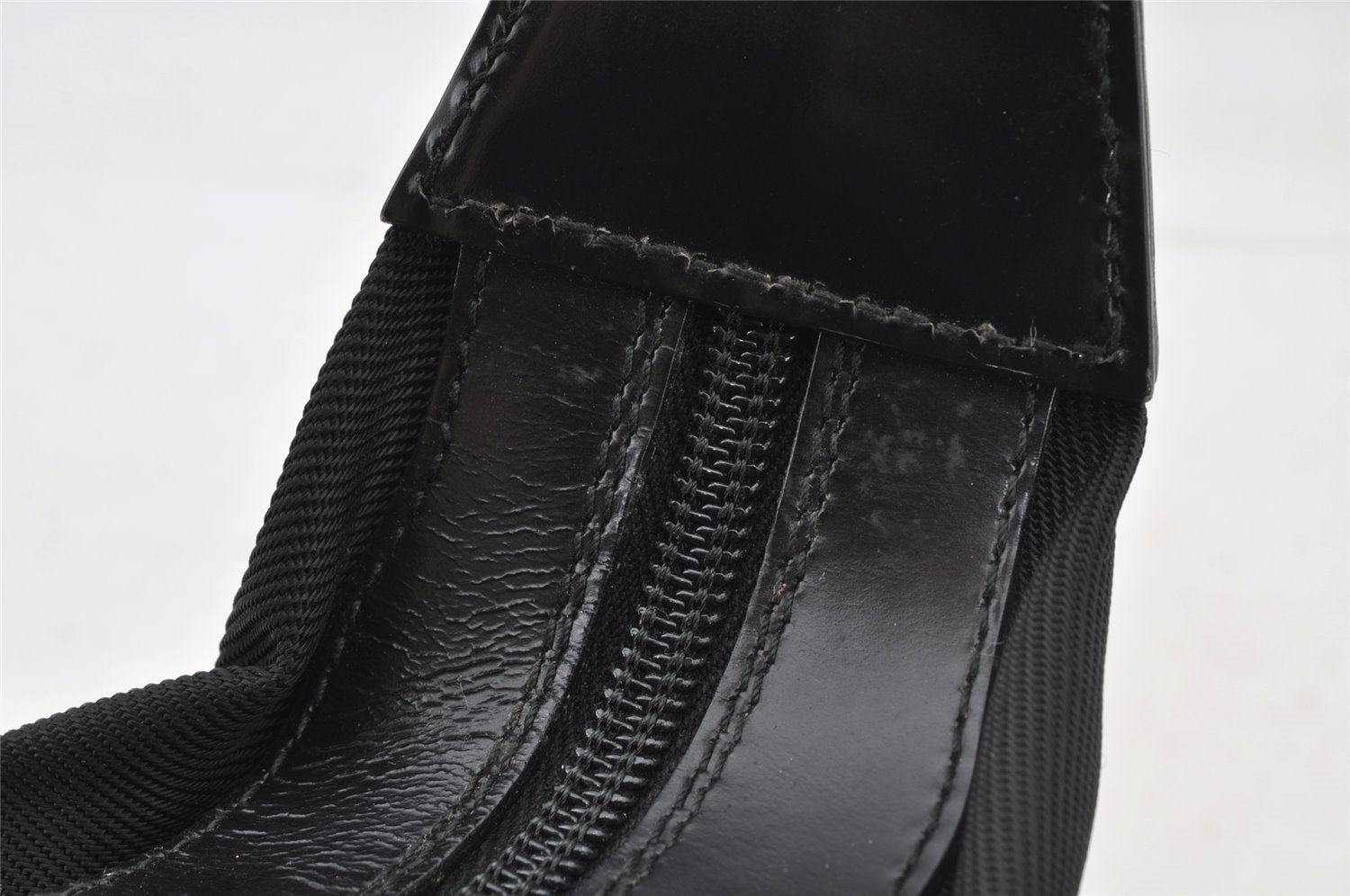 Authentic GUCCI Bamboo Vintage Shoulder Hand Bag Purse Nylon Leather Black 8464I