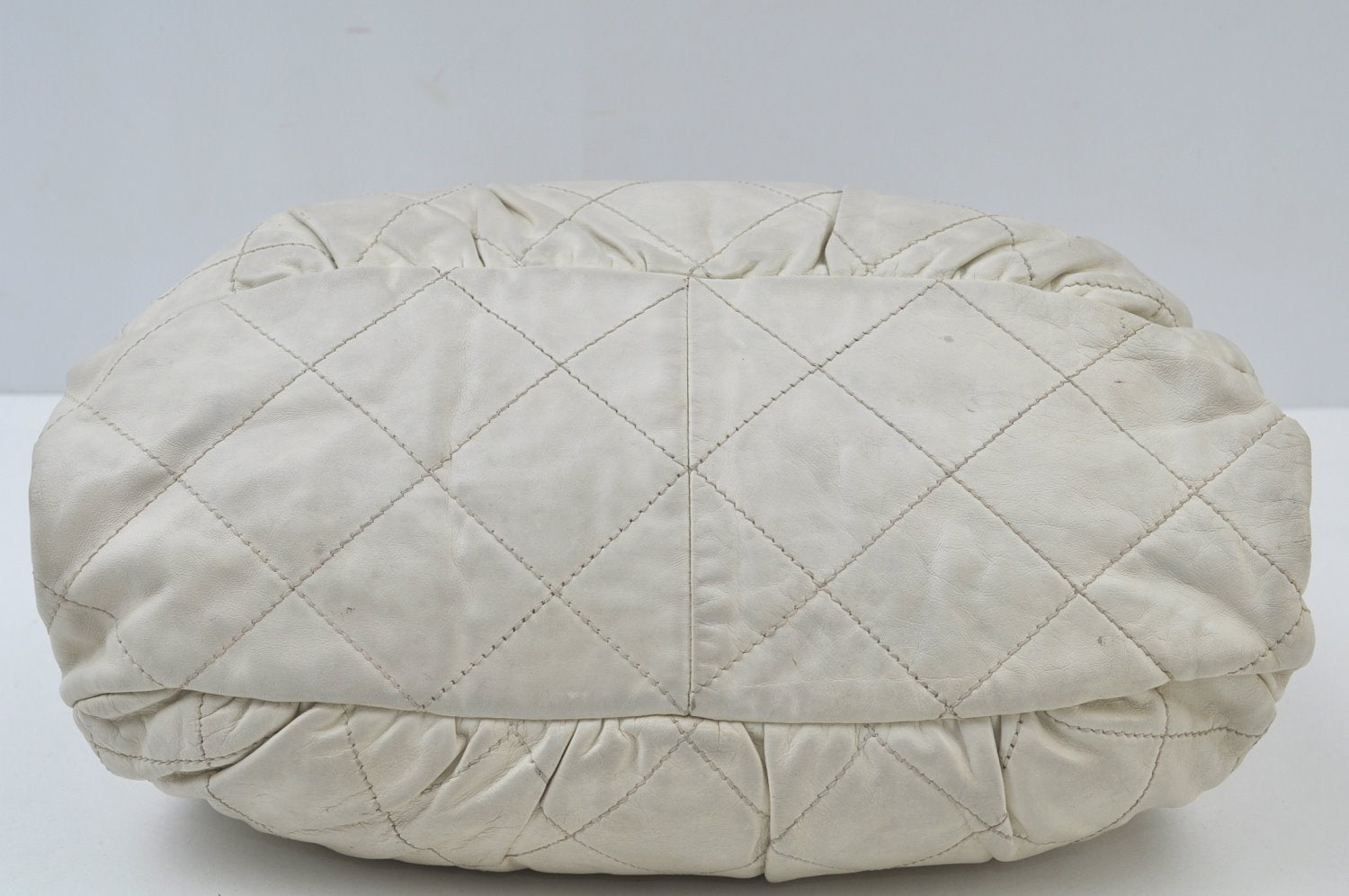 Authentic CHANEL Calf Skin Matelasse Chain Shoulder Bag Purse White CC 8468G
