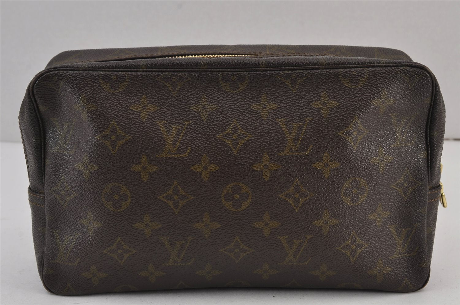 Auth Louis Vuitton Monogram Trousse Toilette 28 Clutch Hand Bag M47522 LV 8468J