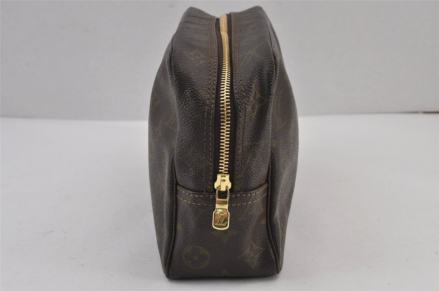 Auth Louis Vuitton Monogram Trousse Toilette 28 Clutch Hand Bag M47522 LV 8468J