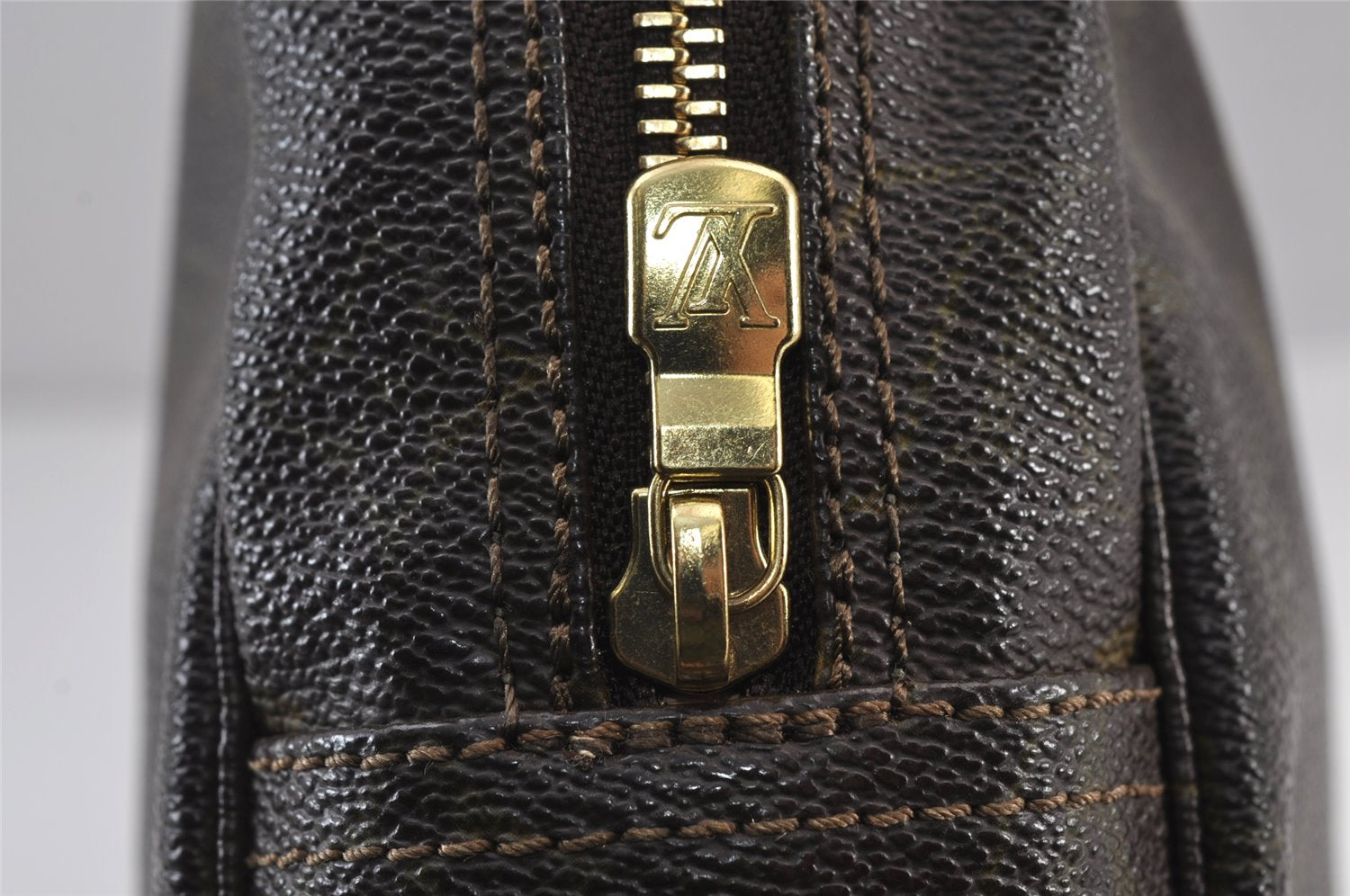 Auth Louis Vuitton Monogram Trousse Toilette 28 Clutch Hand Bag M47522 LV 8468J