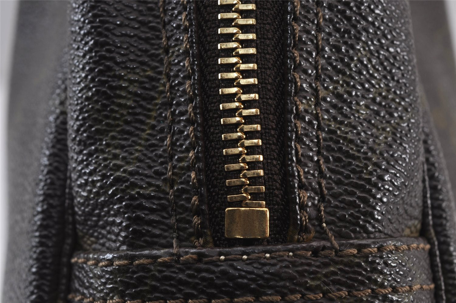 Auth Louis Vuitton Monogram Trousse Toilette 28 Clutch Hand Bag M47522 LV 8468J