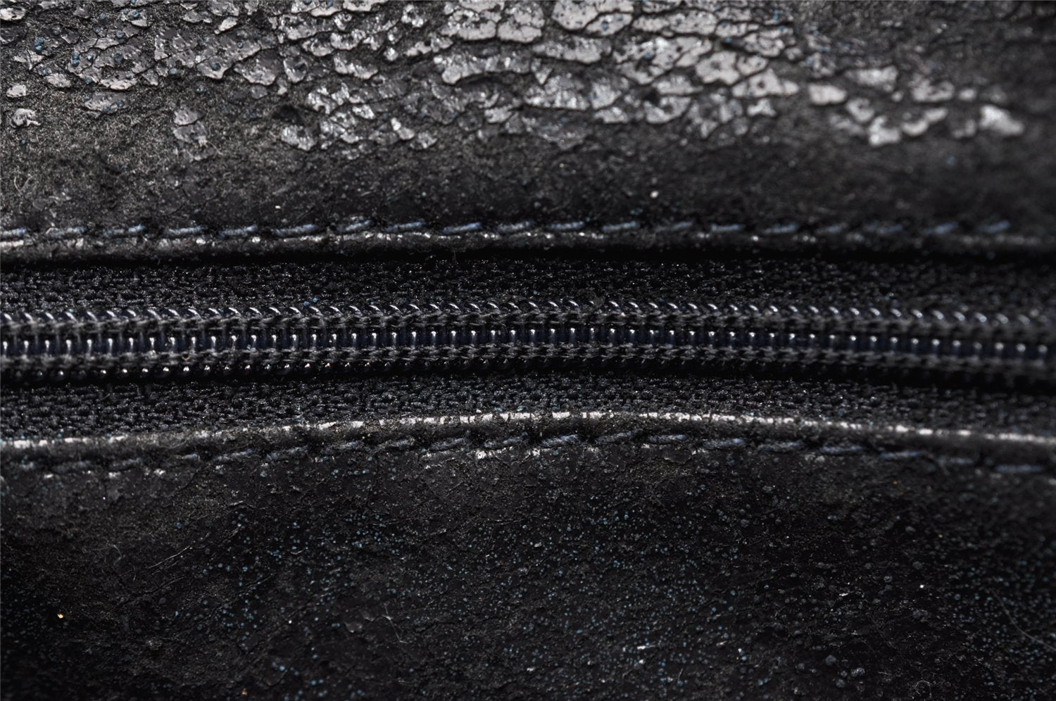 Authentic GUCCI Vintage Bamboo Shoulder Hand Bag Suede Leather Navy Junk 8470I