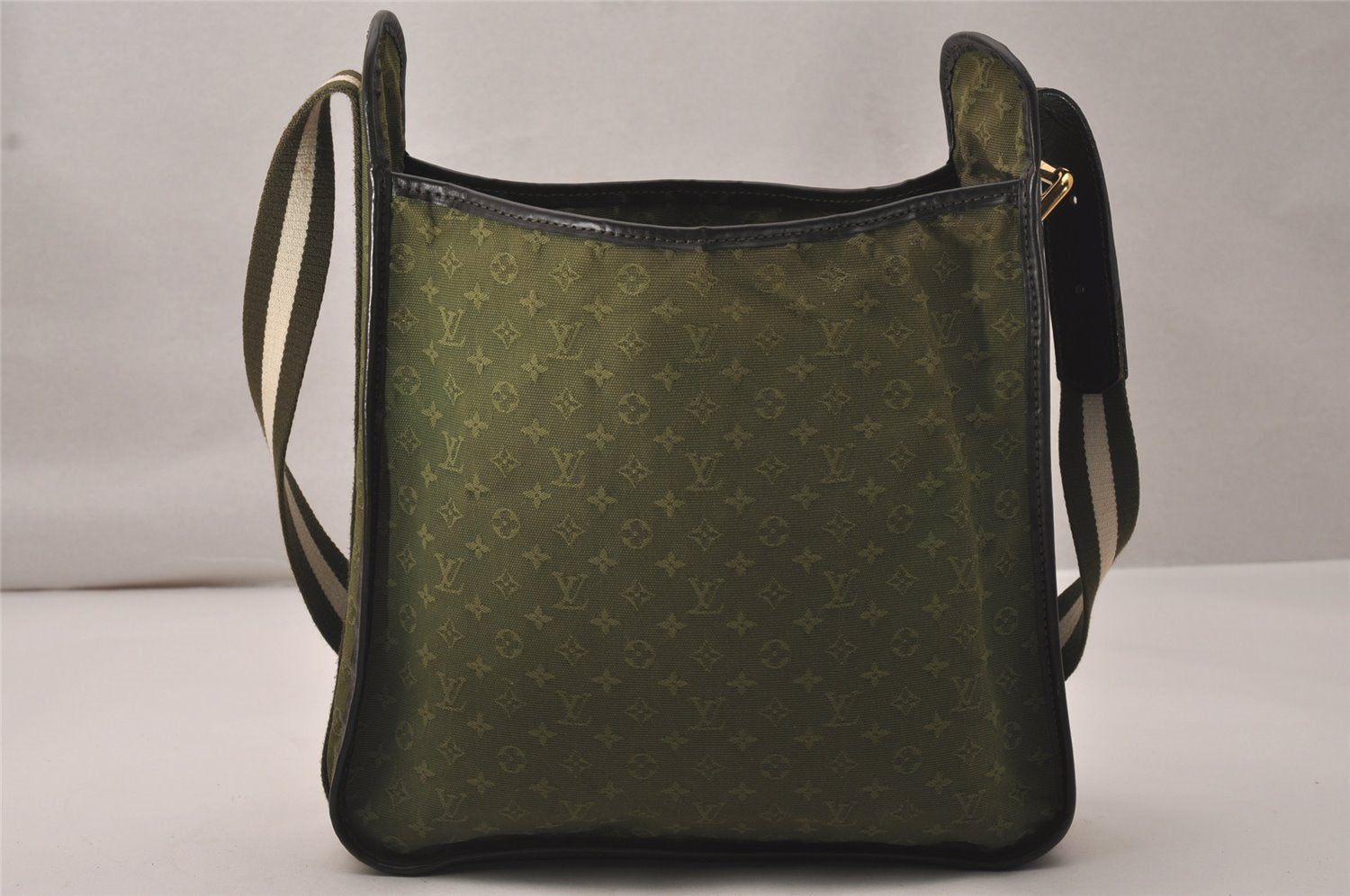 Authentic Louis Vuitton Monogram Mini Besace Mary Kate Shoulder Bag Green 8473J