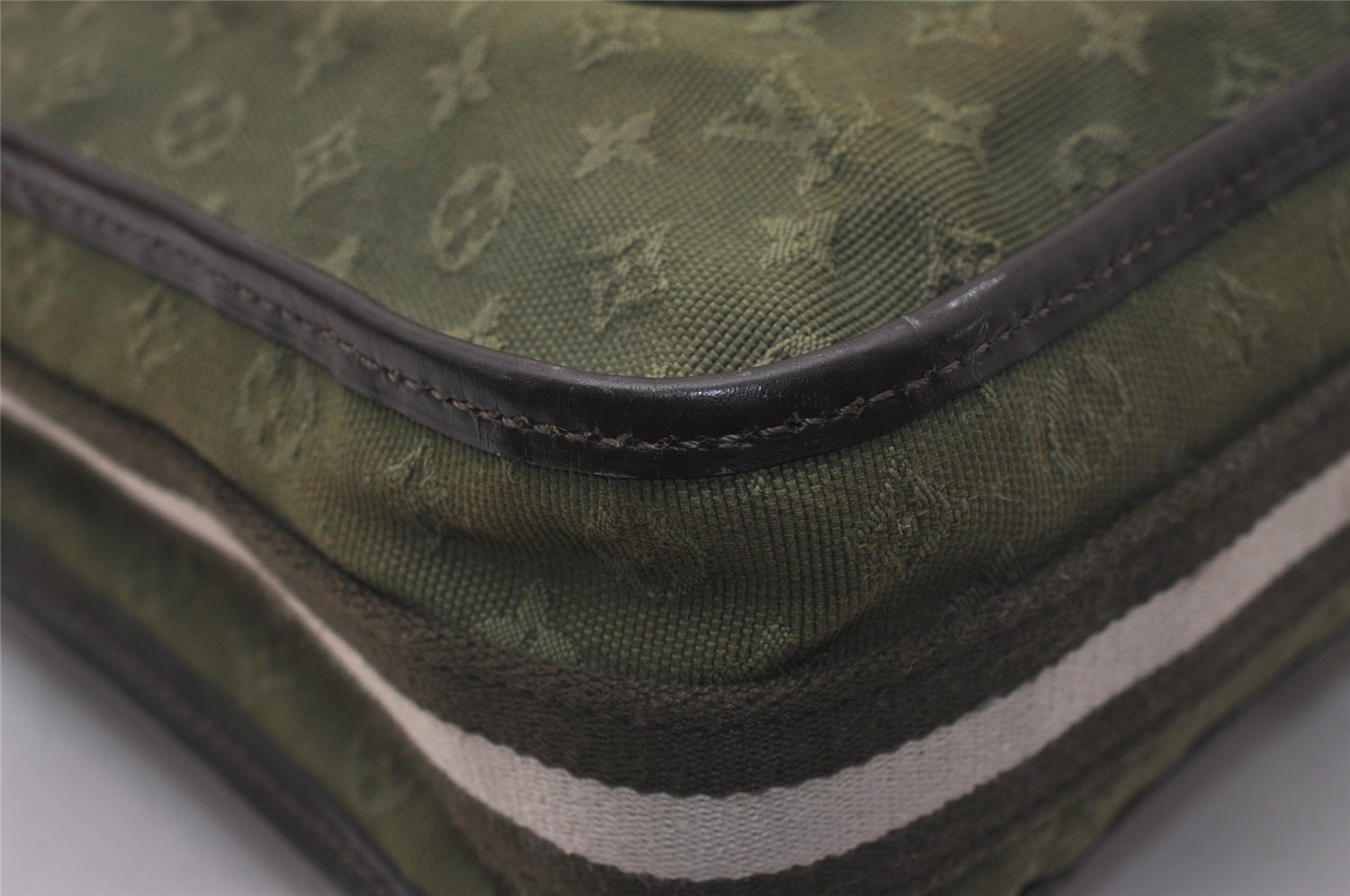 Authentic Louis Vuitton Monogram Mini Besace Mary Kate Shoulder Bag Green 8473J