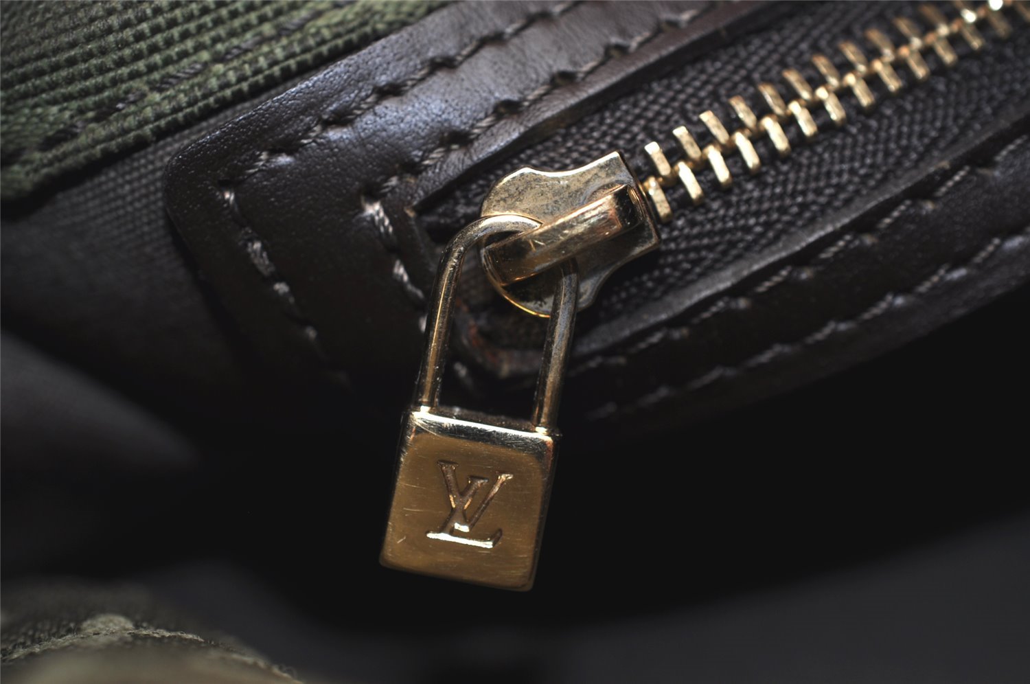 Authentic Louis Vuitton Monogram Mini Besace Mary Kate Shoulder Bag Green 8473J