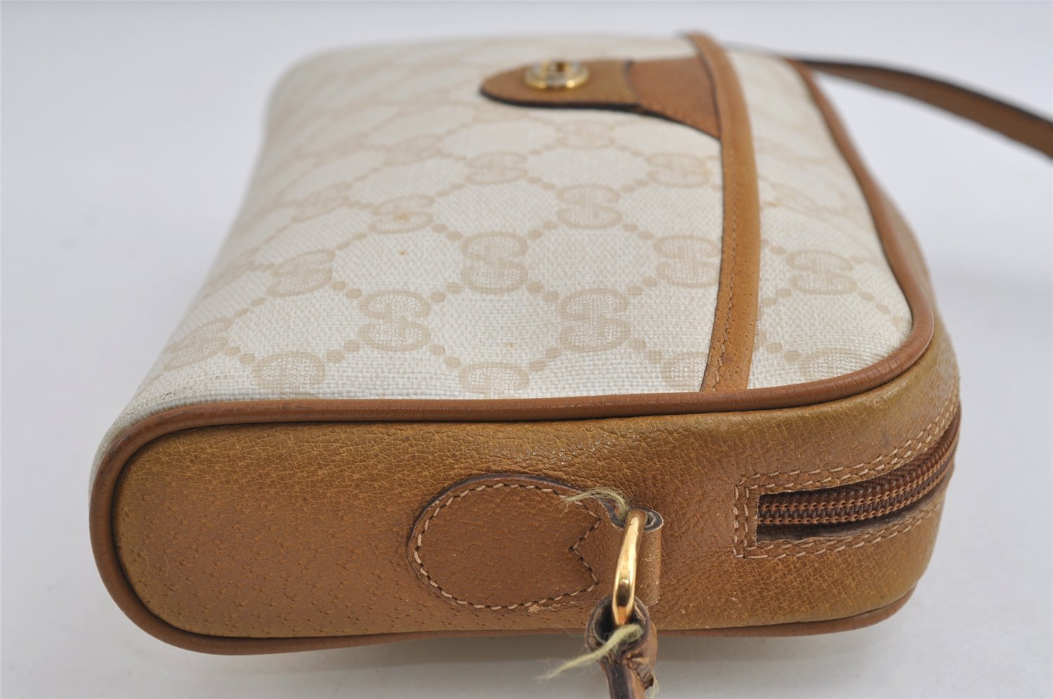 Authentic GUCCI Vintage Shoulder Cross Body Bag Purse GG PVC Leather White 8493I