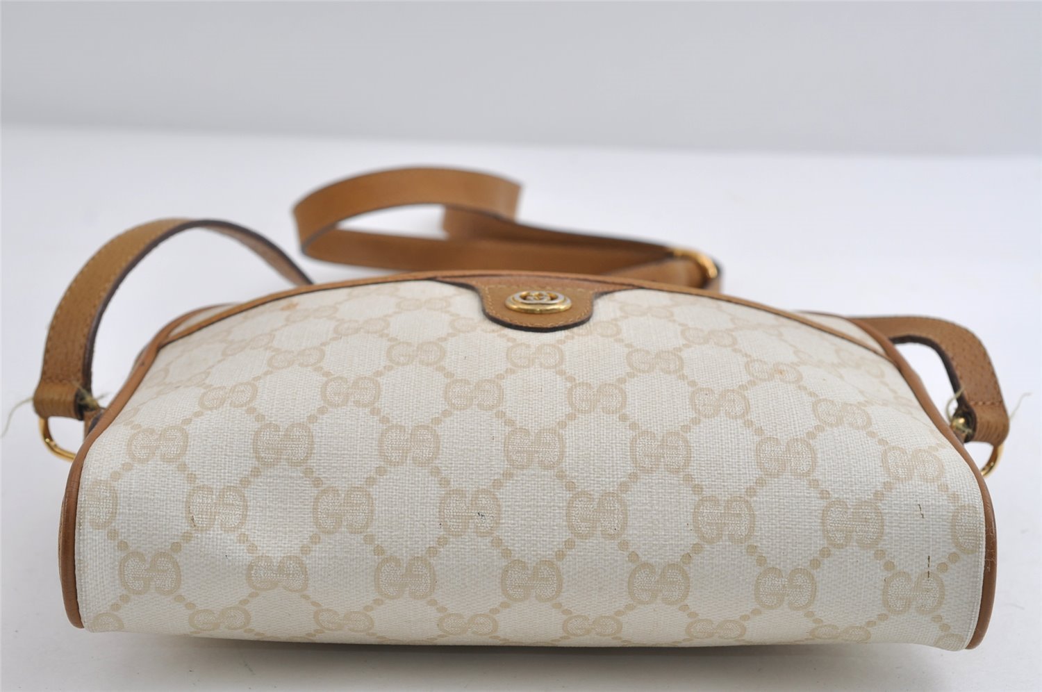 Authentic GUCCI Vintage Shoulder Cross Body Bag Purse GG PVC Leather White 8493I