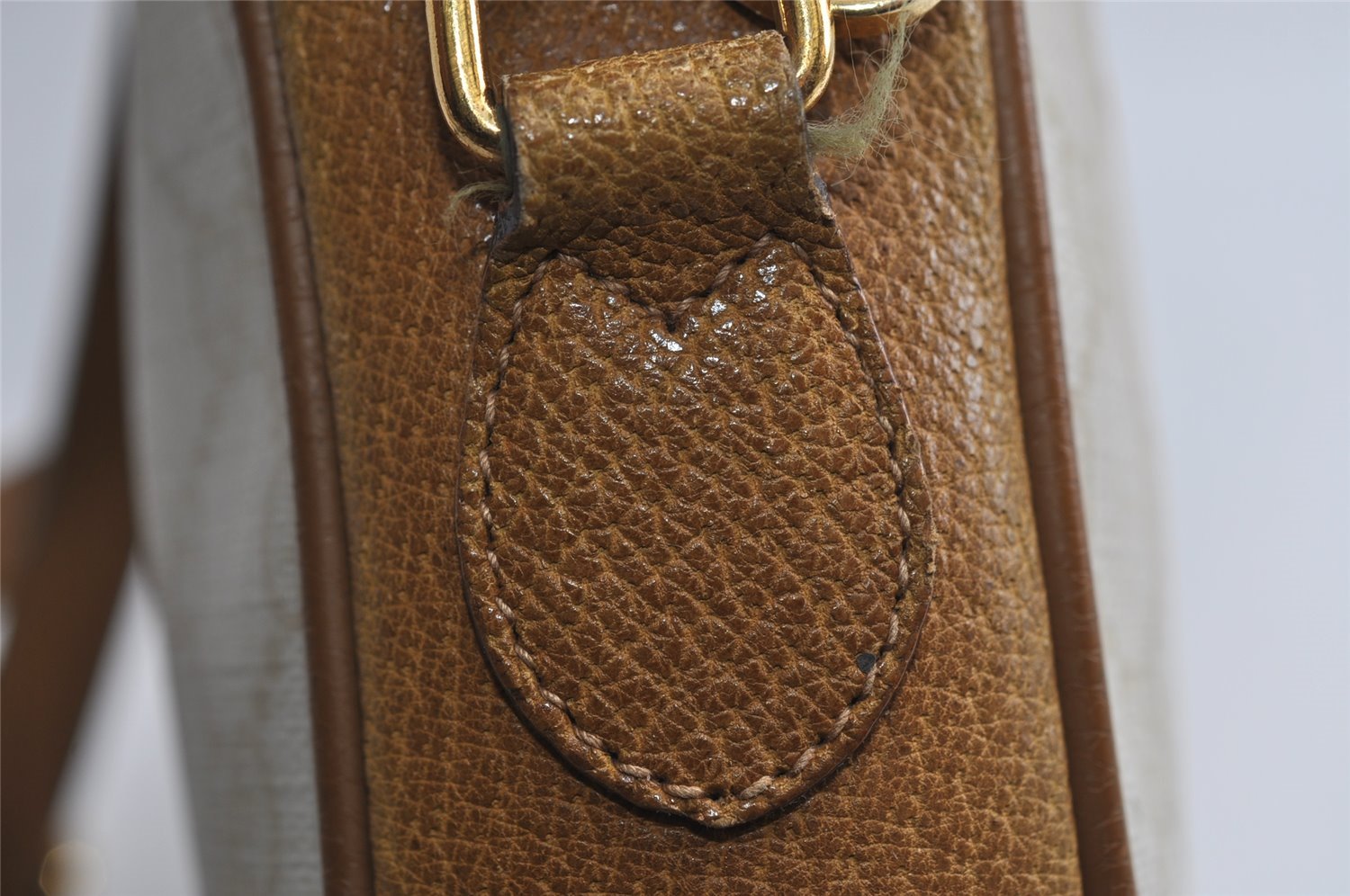 Authentic GUCCI Vintage Shoulder Cross Body Bag Purse GG PVC Leather White 8493I