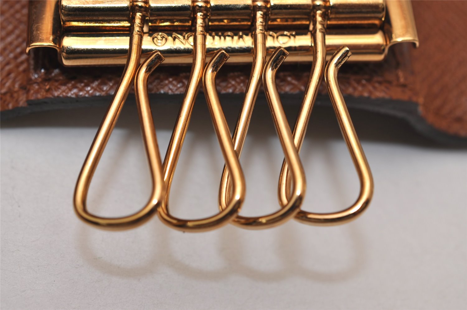 Authentic Louis Vuitton Monogram Multicles 4 Four Hooks Key Case M62631 LV 8496J