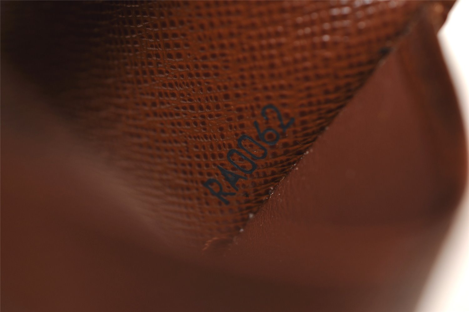 Authentic Louis Vuitton Monogram Multicles 4 Four Hooks Key Case M62631 LV 8496J