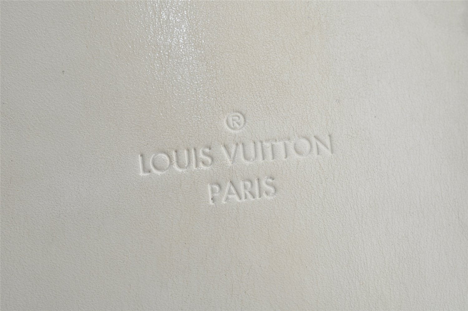 Authentic Louis Vuitton Suhali Lockit MM Hand Bag White M91874 LV 8514I